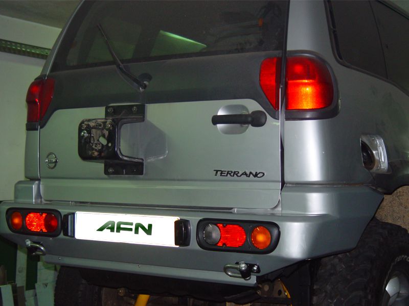 Préstamo de dinero multitud Amplificar Nissan : Paragolpe trasero c /hueco luces Nissan Terrano II 3p