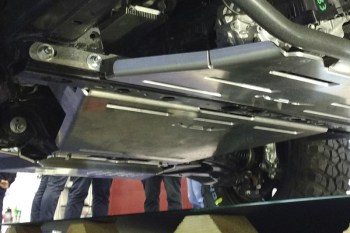 Protección de caja de cambios en duraluminio 6mm Toyota Hilux Revo