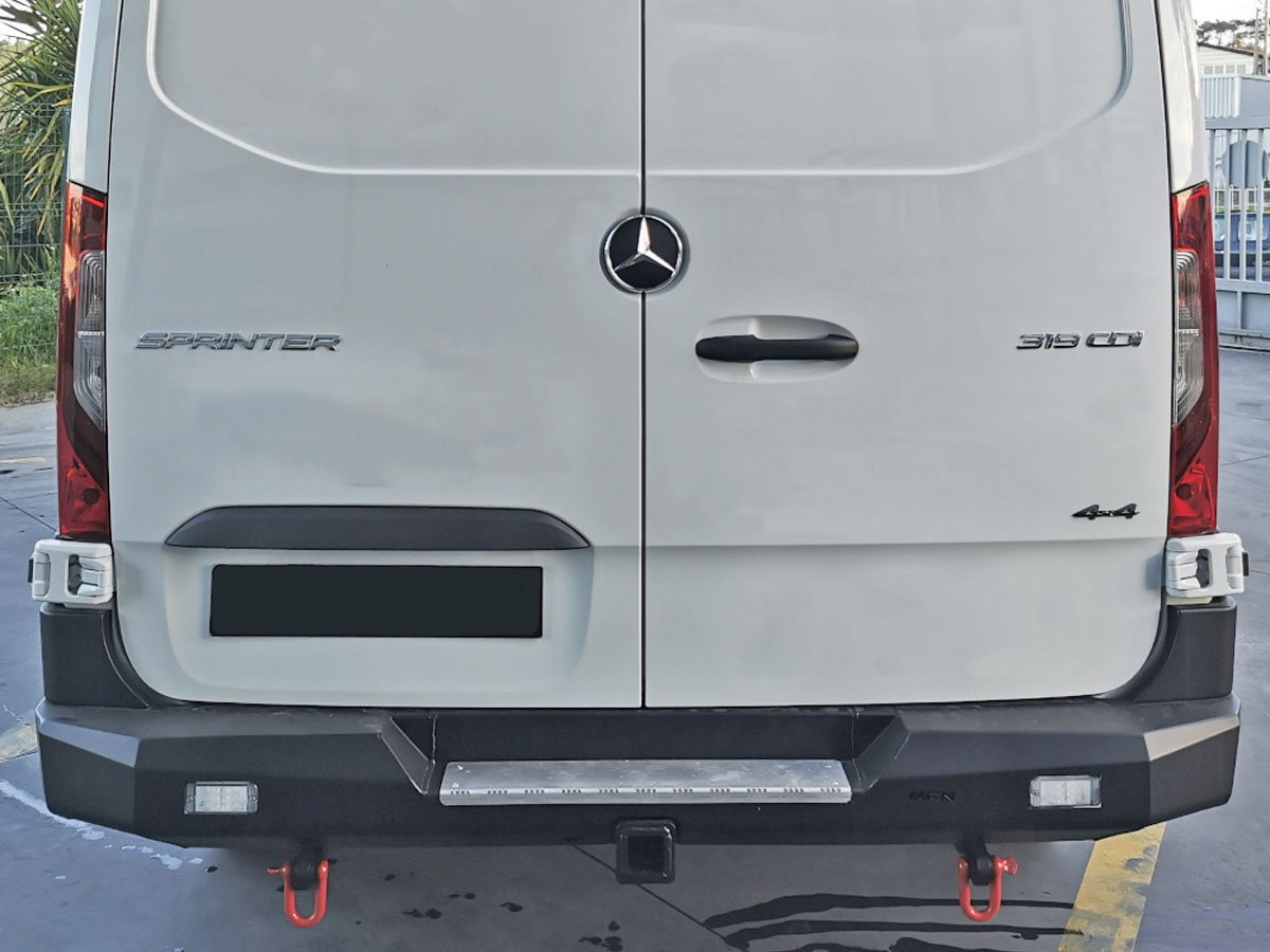 Parachoques trasero con peldaño Mercedes Sprinter W907-910 2018>