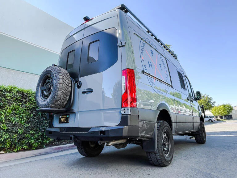 Parachoques trasero con peldaño Mercedes Sprinter W907-910 2018>