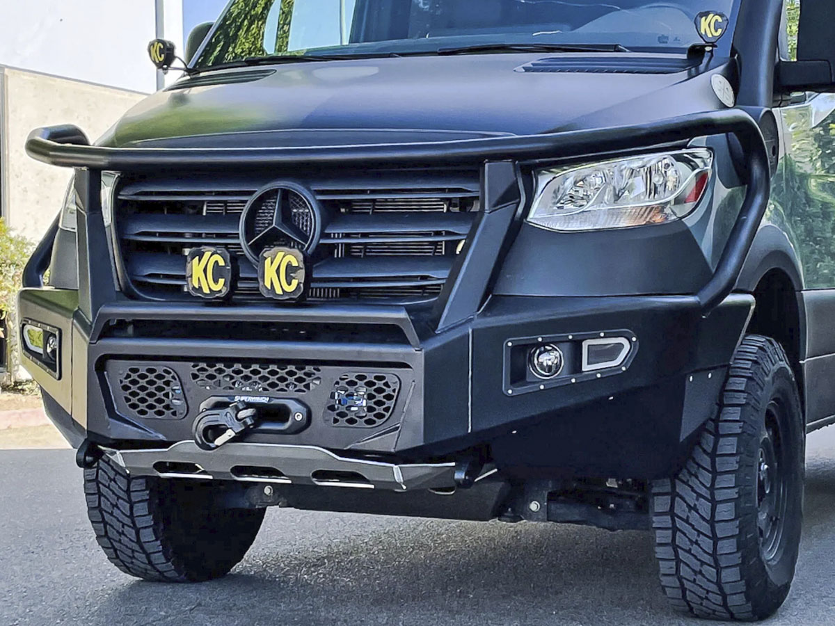 Paragolpes frontal con base y faros integrados Versión Africana Mercedes Sprinter 2018>