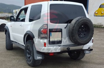 Aletines Snake 6cm tipo Bushwacker para Mitsubishi Montero DID