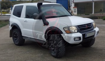 Aletines Snake 6cm tipo Bushwacker para Mitsubishi Montero DID