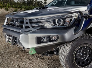 Parachoques frontal con base de cabestrante y faros integrados. Versión Áfricana Toyota Hilux Revo (2016-2026)
