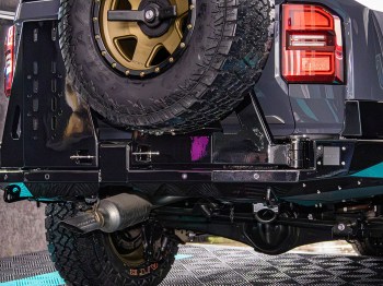 Parachoque trasero c/soporte rueda y bidon Toyota Land Cruiser J250 