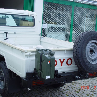 Paragolpe trasero c/soporte rueda, c/bidon,Toyota J79